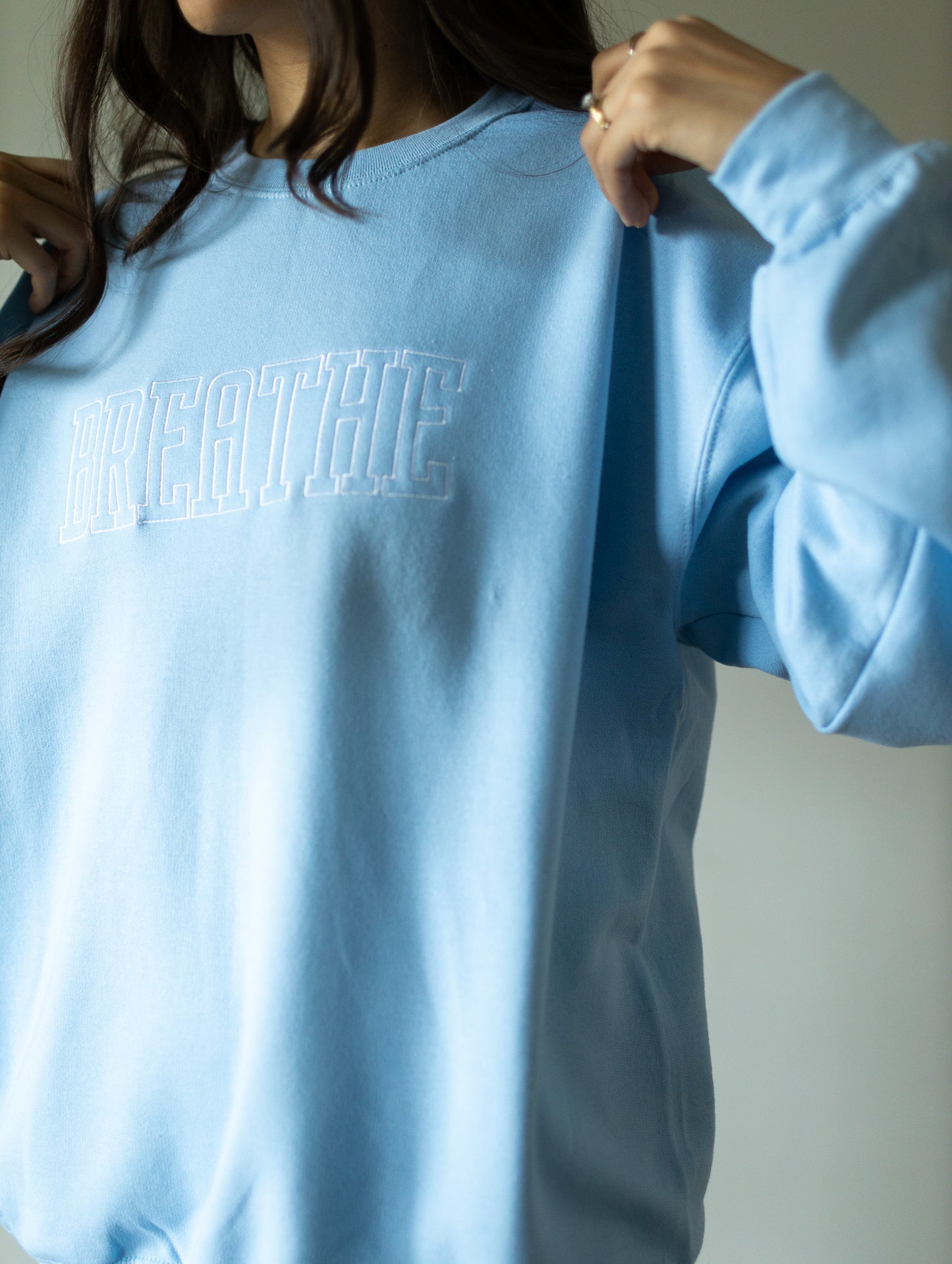 BREATHE CREWNECK